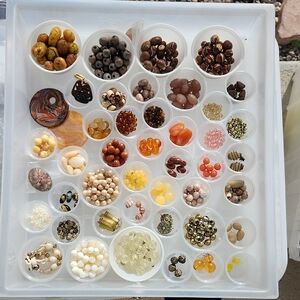 👉*HUGE* BUNDLE of BEADS!! BROWN, YELLOW, ORANGE, TAN, ETC. ~MANY SHAPES & SIZES